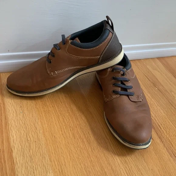 Like new Brown dress shoes - Picture 2 of 5